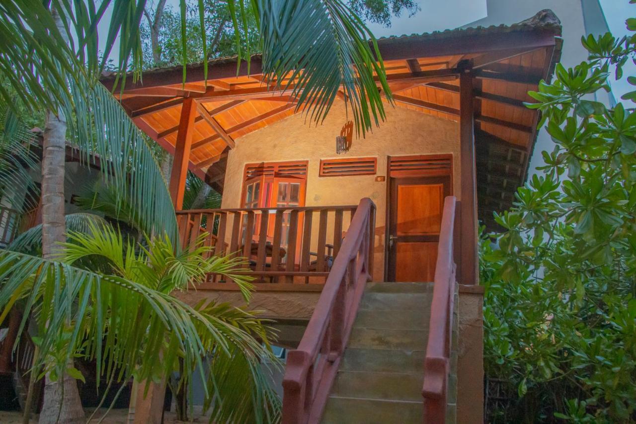 Ganesh Garden Beach Cabanas Tangalle Exterior foto