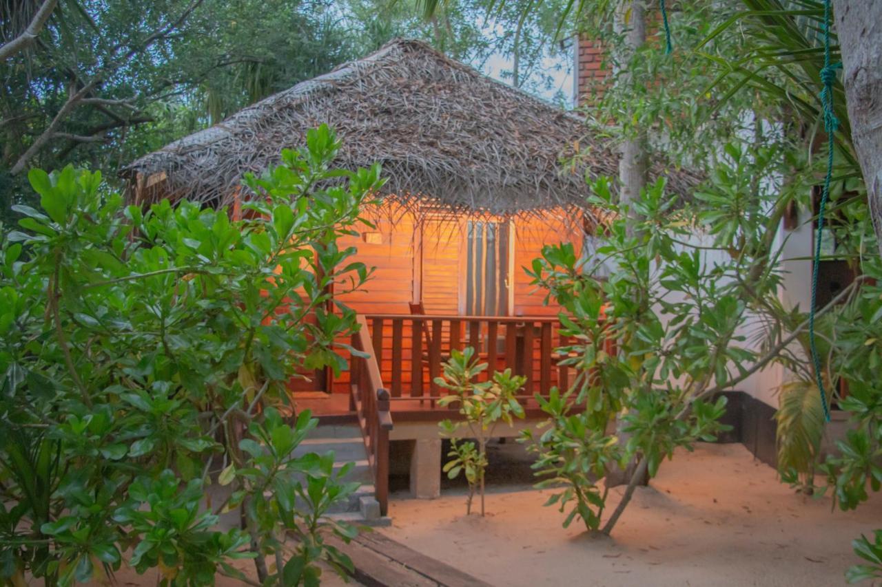 Ganesh Garden Beach Cabanas Tangalle Exterior foto